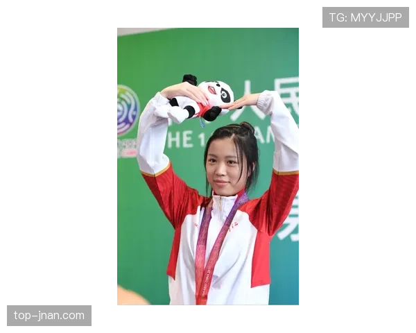 杨倩训练完顺手买了个包，这届奥运冠军的消费观有点看不懂